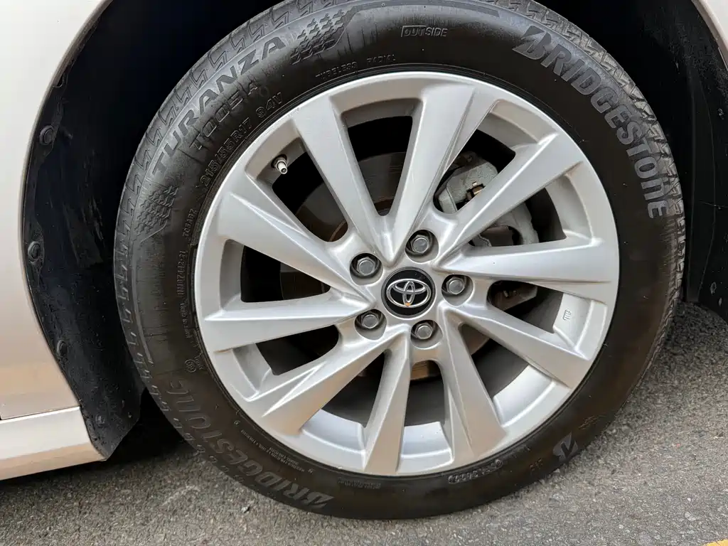 Toyota Camry 2023 — фото 13