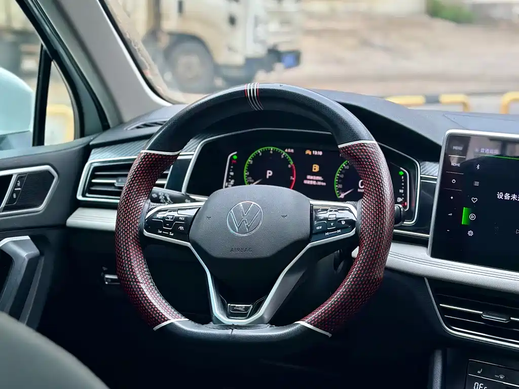 Volkswagen Tiguan L 2023 — фото 11