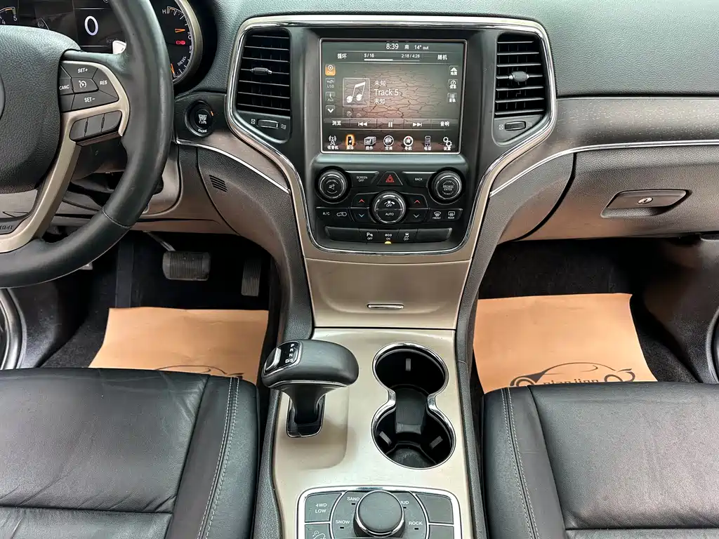 Jeep Grand Cherokee 2016 — фото 15