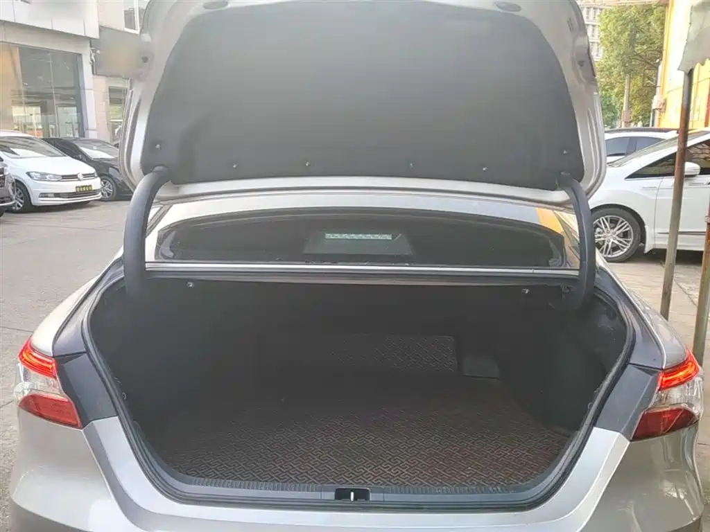 Toyota Camry 2022 — фото 19