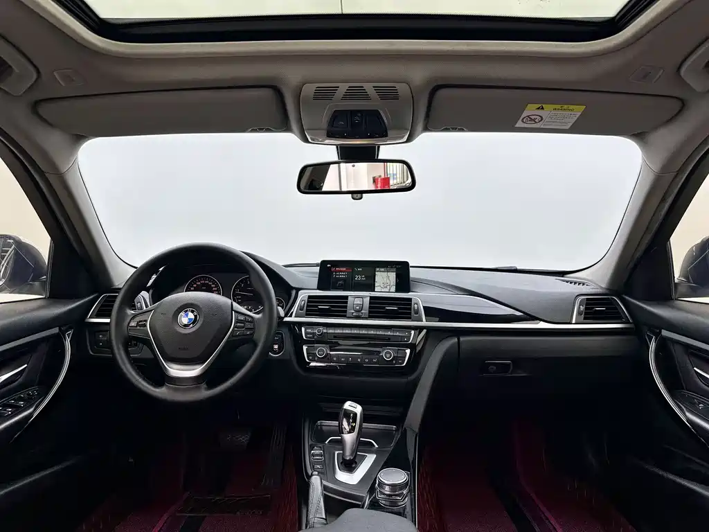 BMW 3 Series 2019 — фото 8