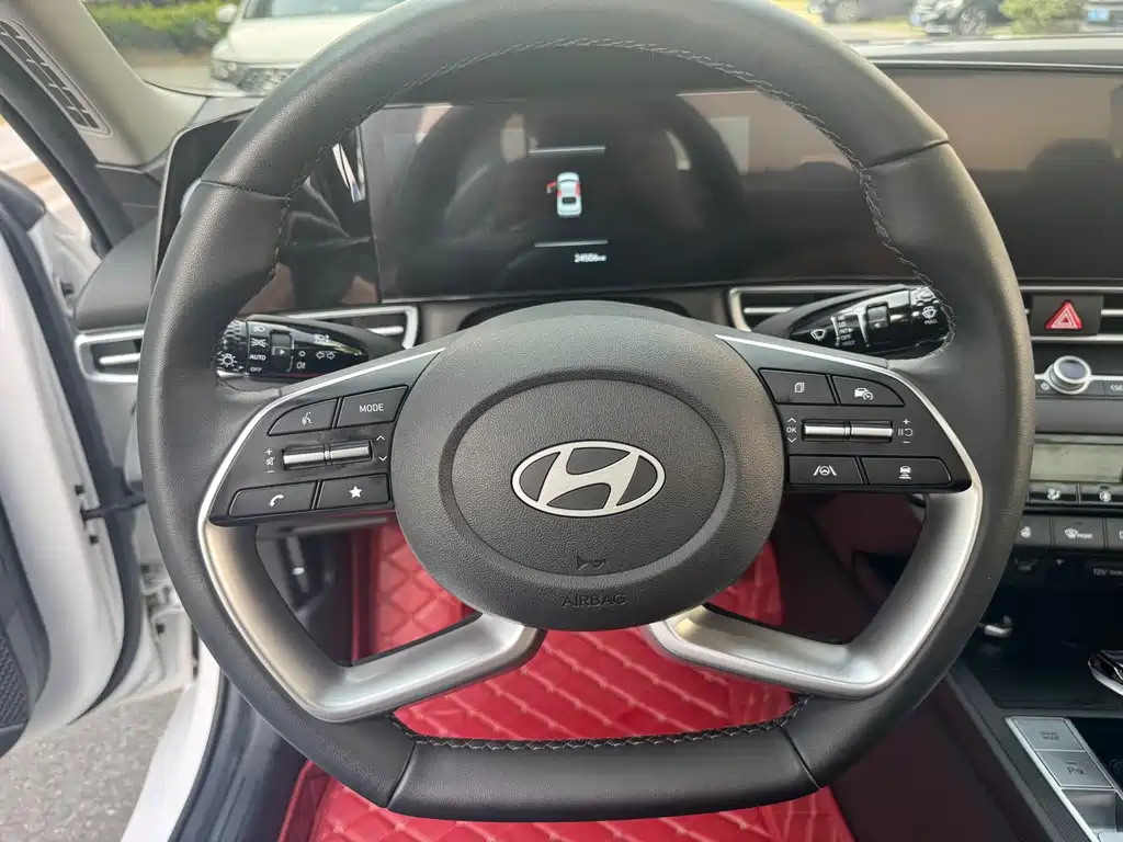 Hyundai Elantra 2025 — фото 10