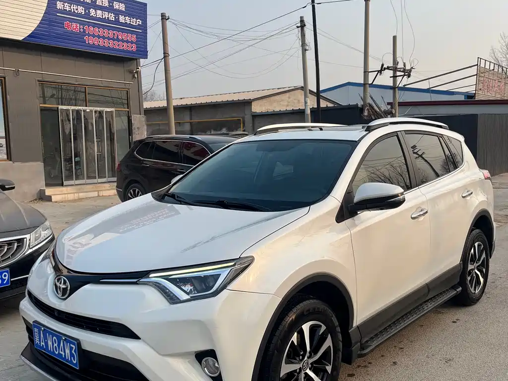 Toyota RAV4 2019 — фото 1