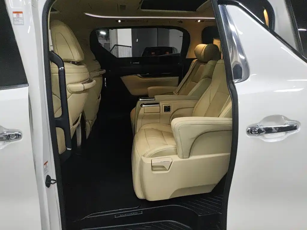 Toyota Alphard 2020 — фото 8