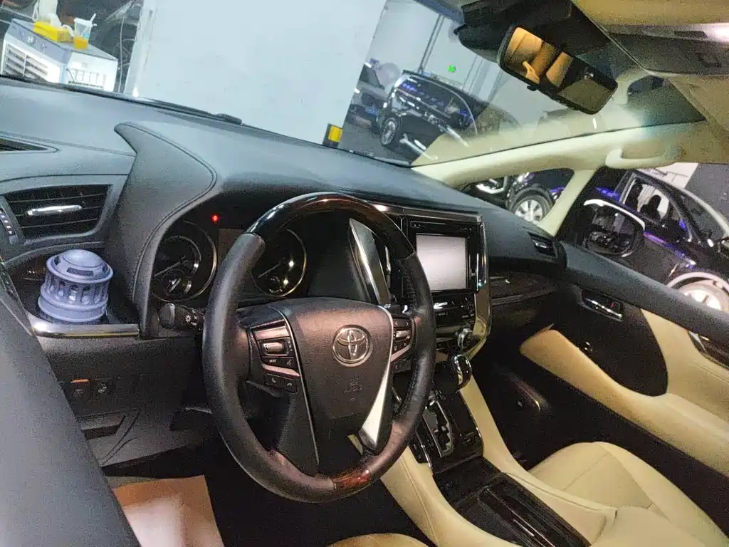 Toyota Alphard 2020 — фото 10