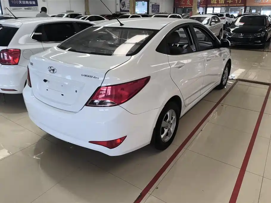 Hyundai Verna 2015 — фото 3
