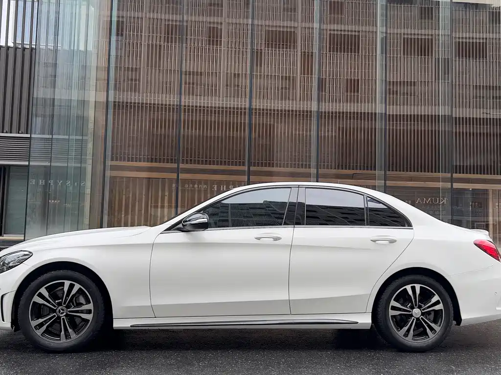Mercedes-Benz C-Class 2019 — фото 21
