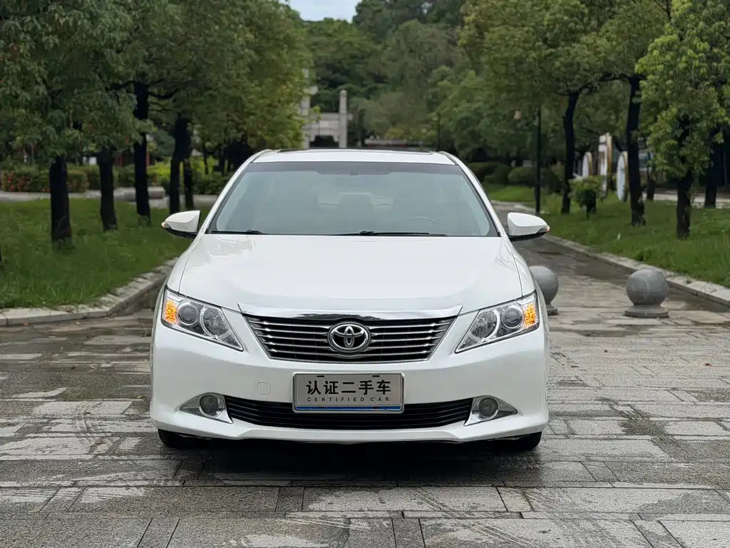 Toyota Camry 2014 — фото 2