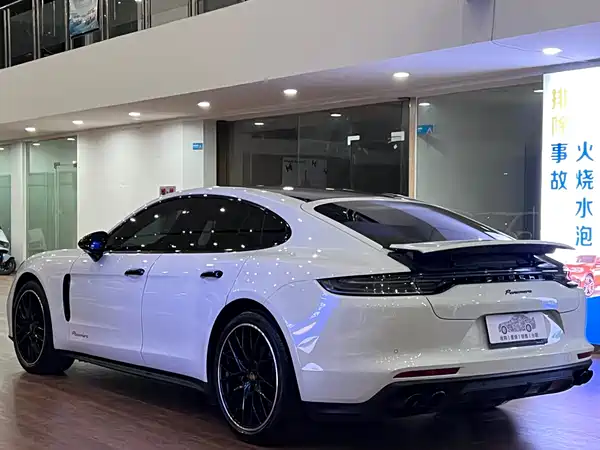 Porsche Panamera 2022