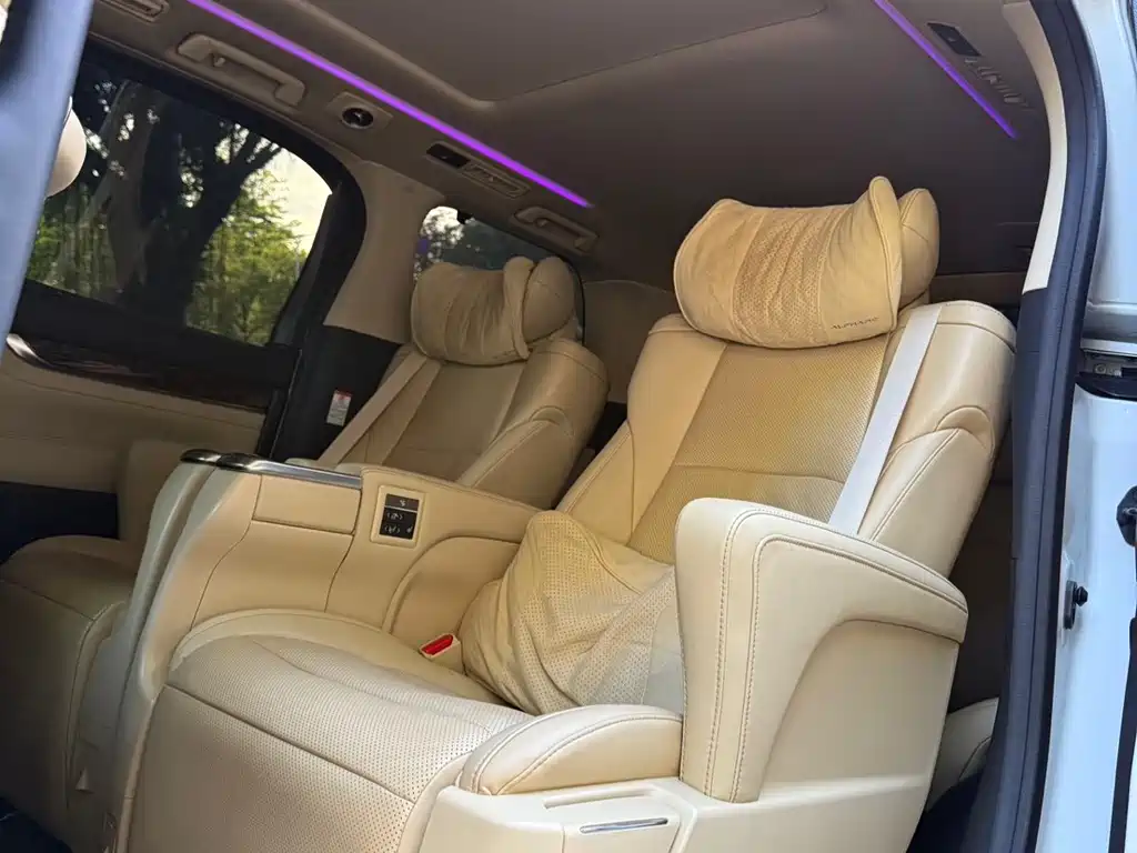 Toyota Alphard 2022 — фото 4