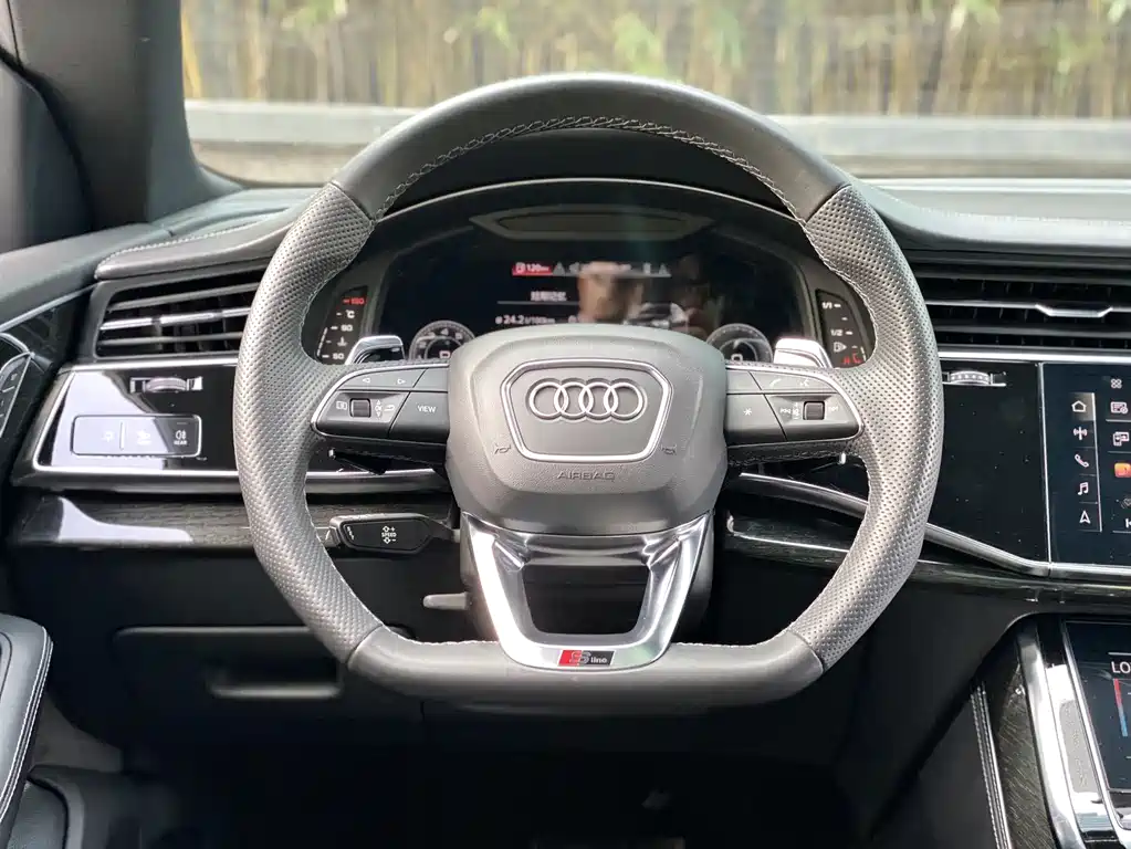 Audi Q8 2021 — фото 9
