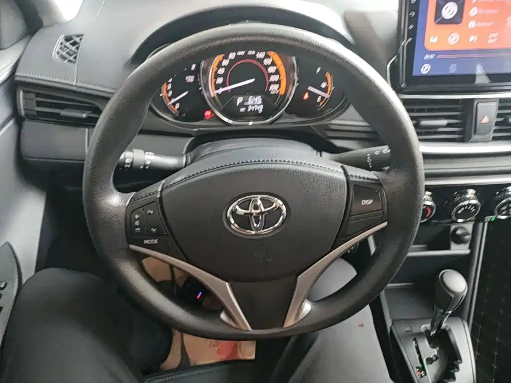 Toyota Yaris L 2022 — фото 11