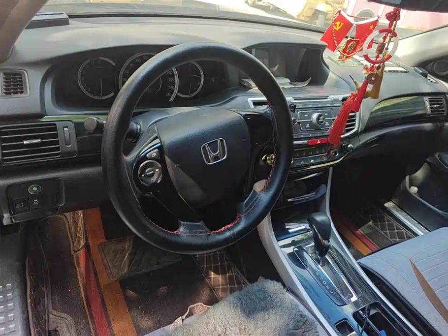 Honda Accord 2016 — фото 12