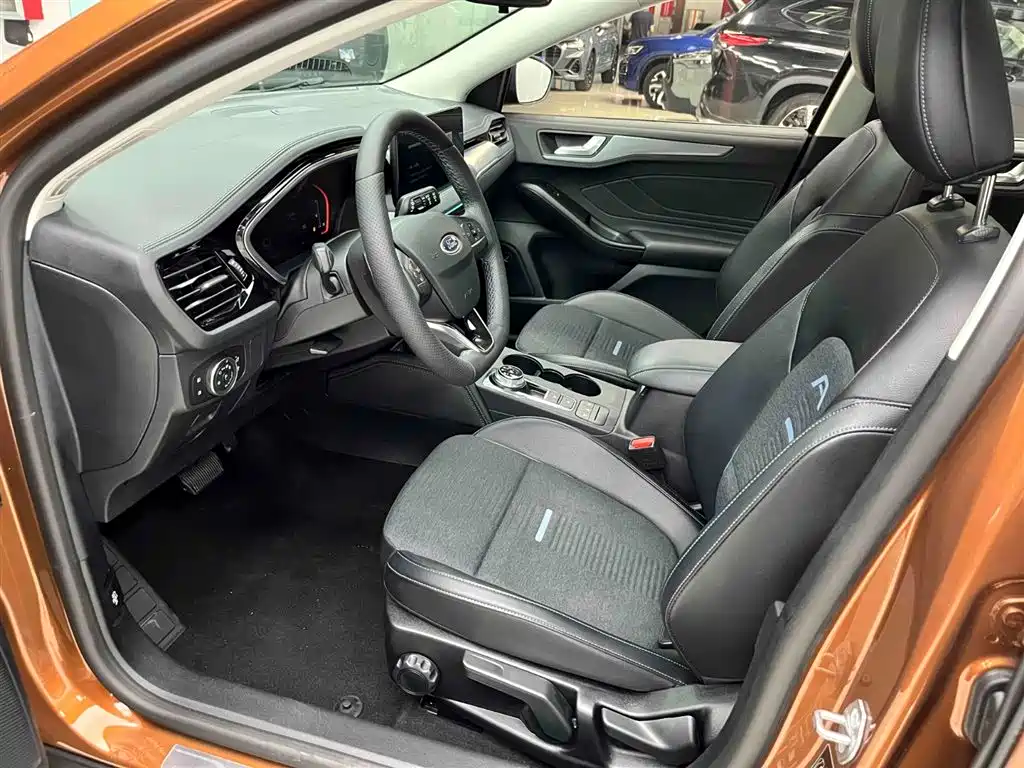 Ford Focus Active 2021 — фото 11