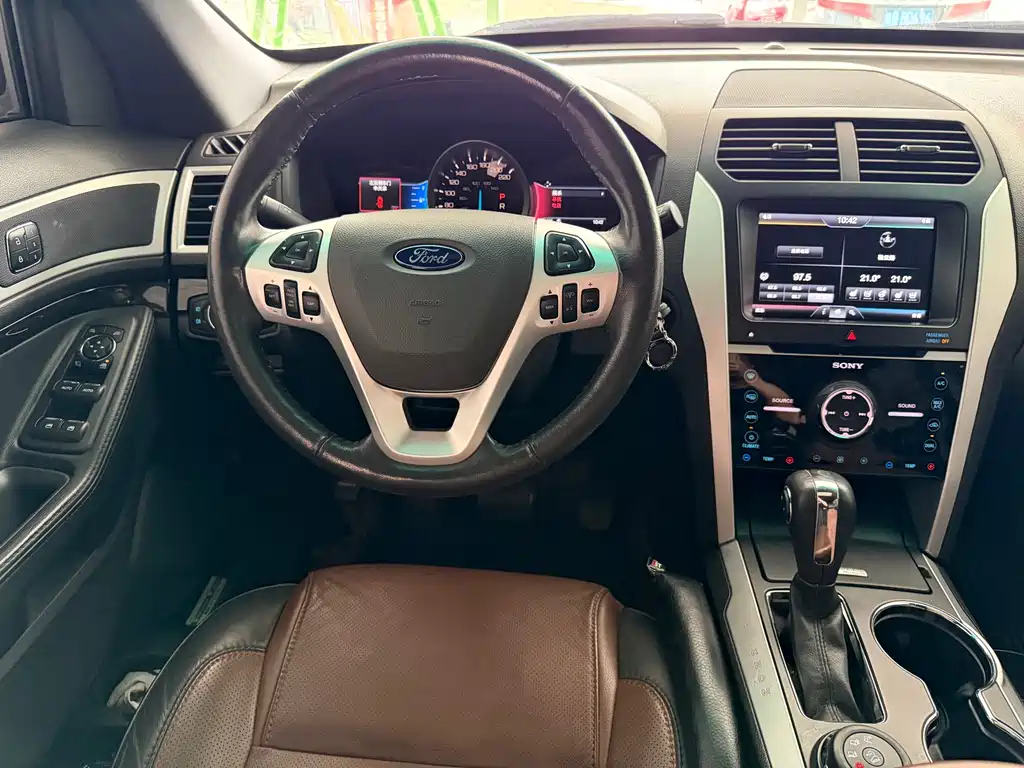 Ford Explorer 2015 — фото 10