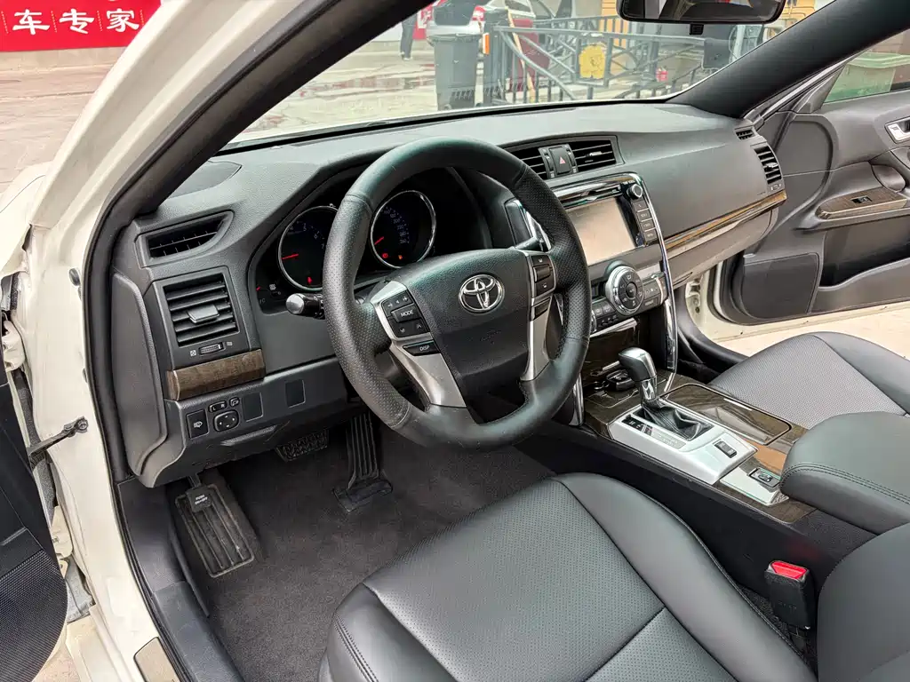 Toyota Reiz 2014