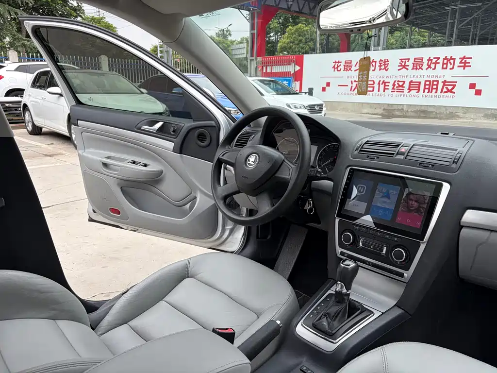 Skoda Octavia 2014 — фото 10