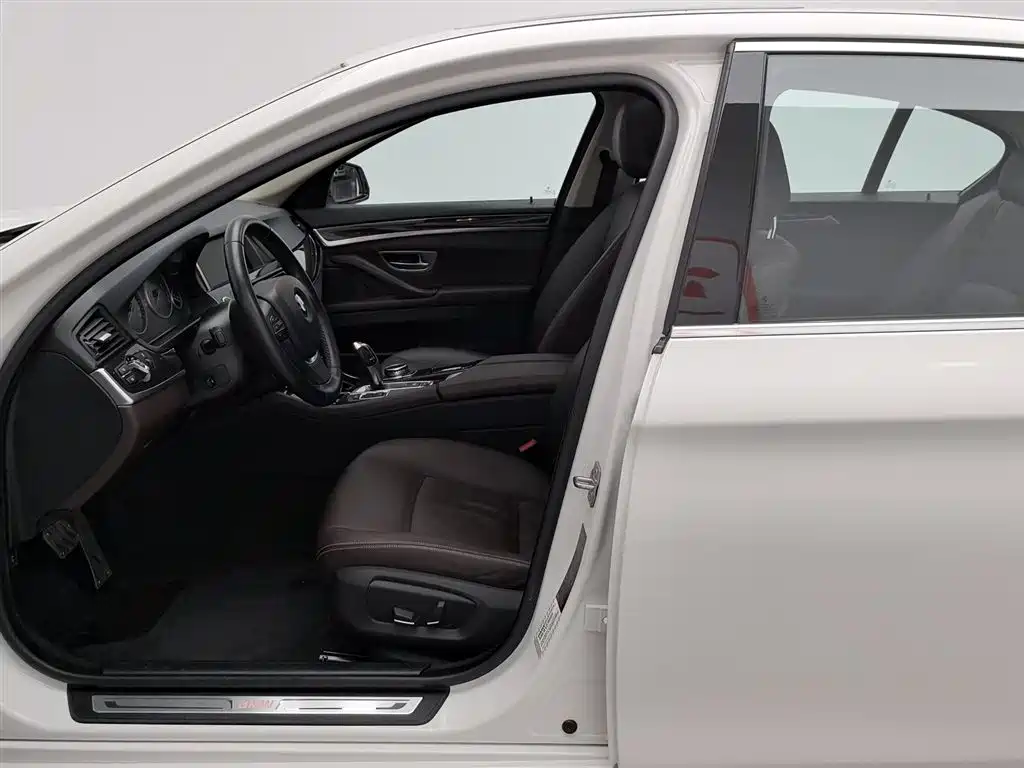 BMW 5 Series 2014 — фото 10