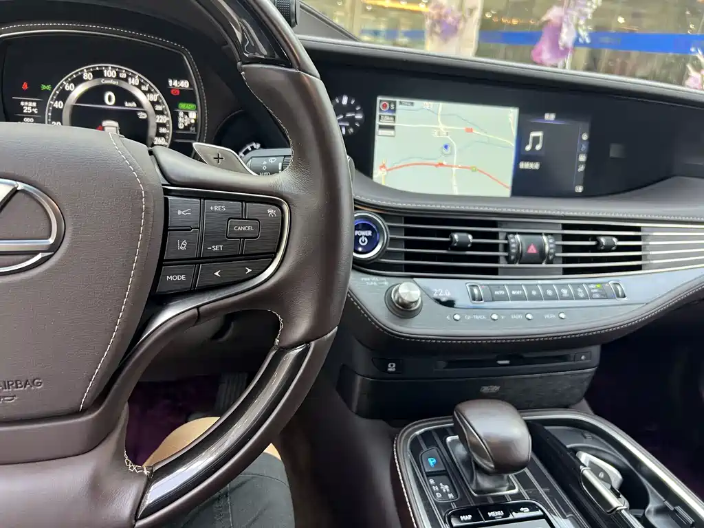 Lexus LS 2020 — фото 13