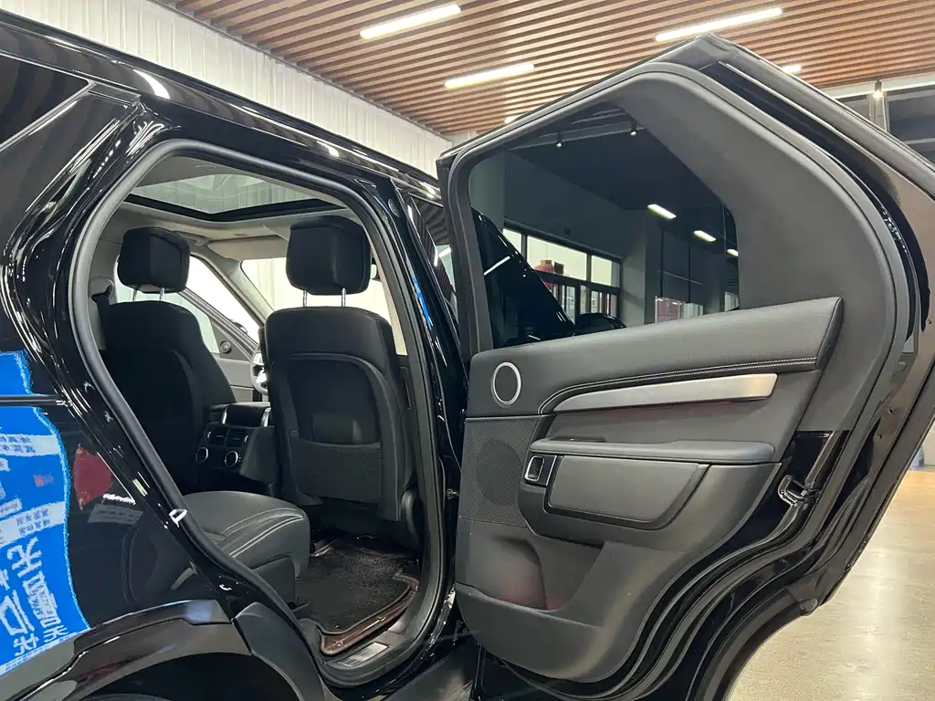 Land Rover Discovery 2023 — фото 11