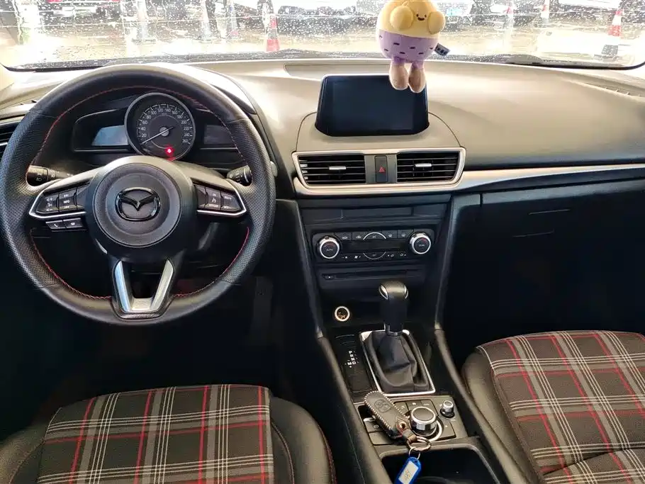 Mazda 3 Axela 2017 — фото 12