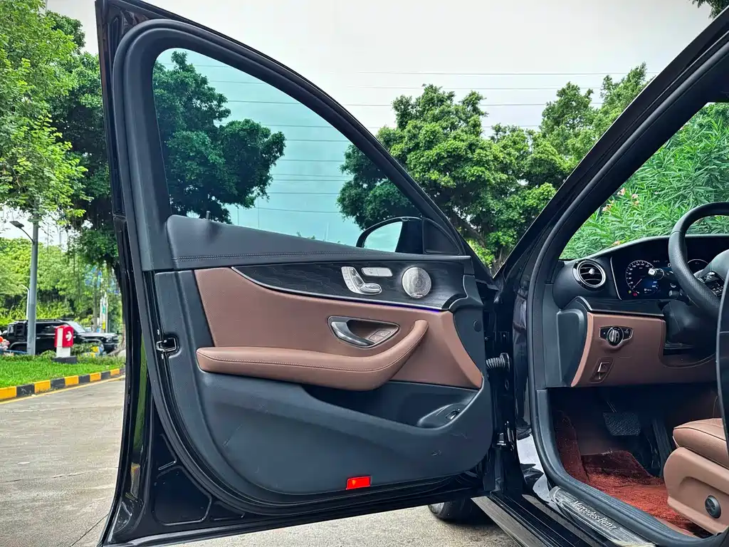 Mercedes-Benz E-Class 2023 — фото 10