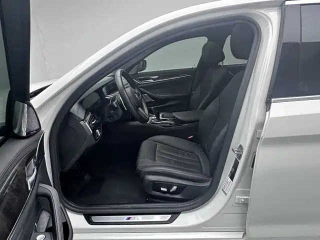 BMW 5 Series 2020 — фото 13