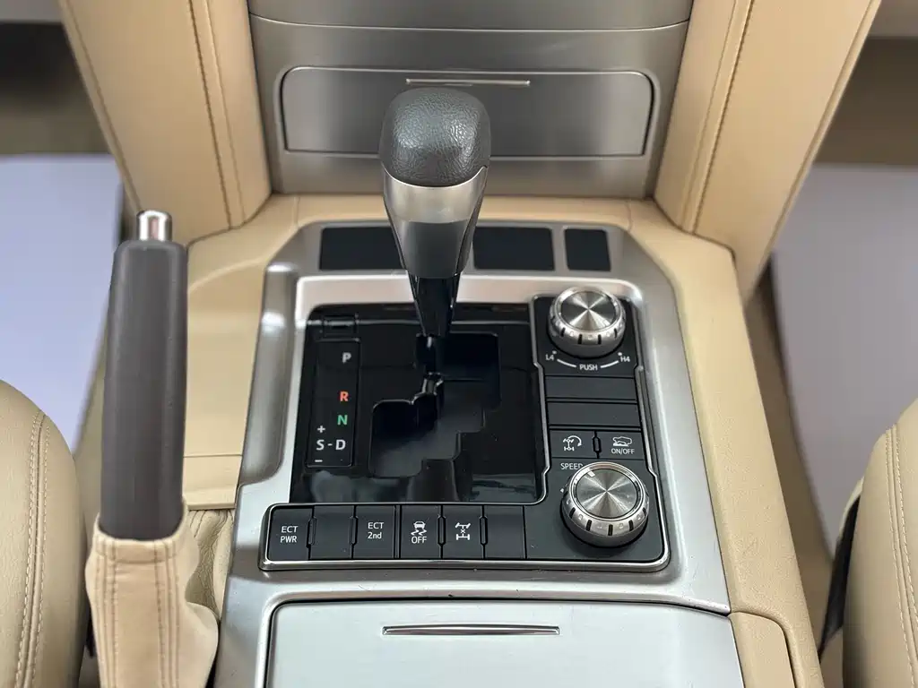 Toyota Land Cruiser 2017 — фото 11