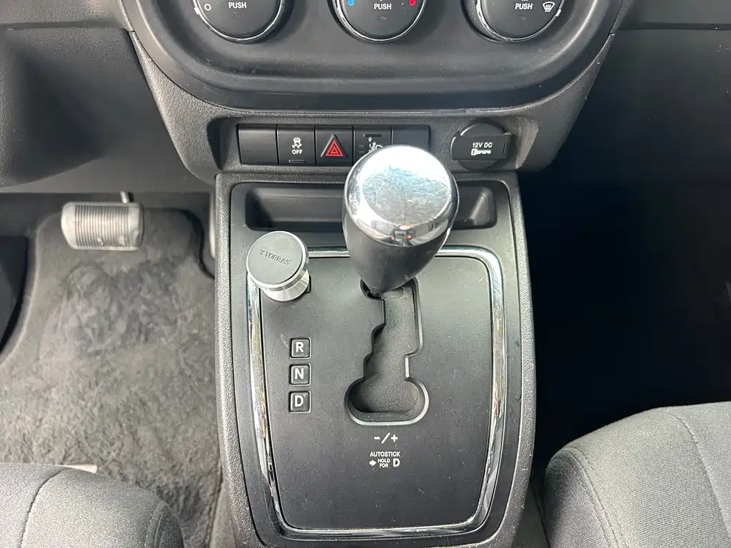 Jeep Compass 2012 — фото 12