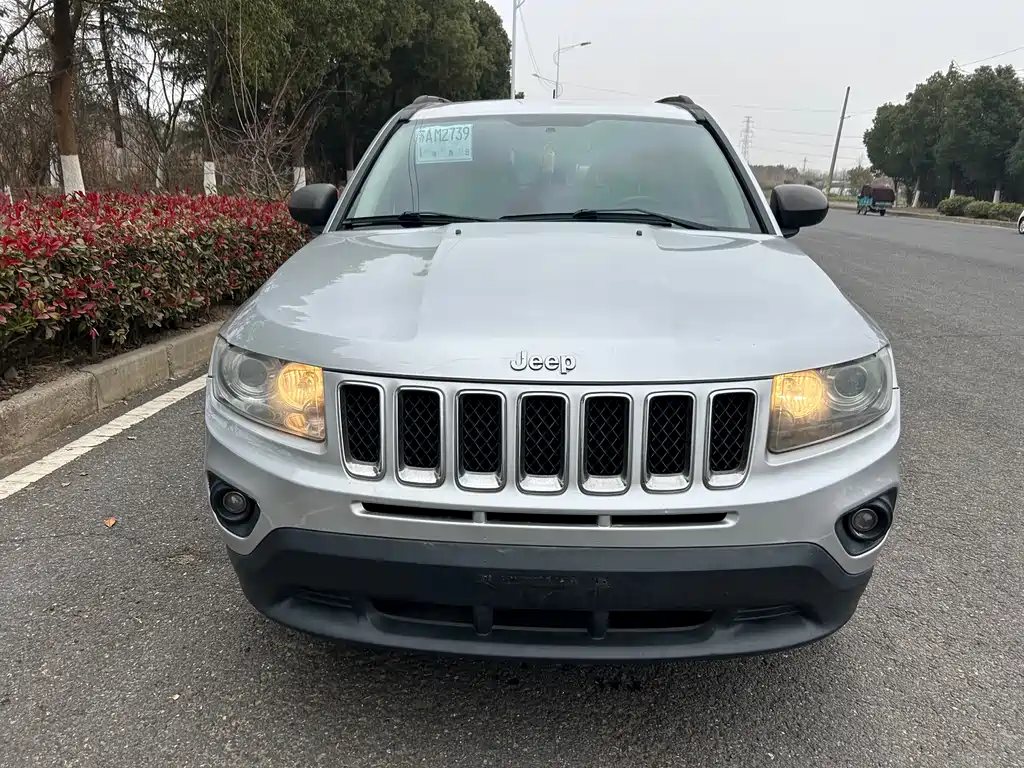 Jeep Compass 2012 — фото 2