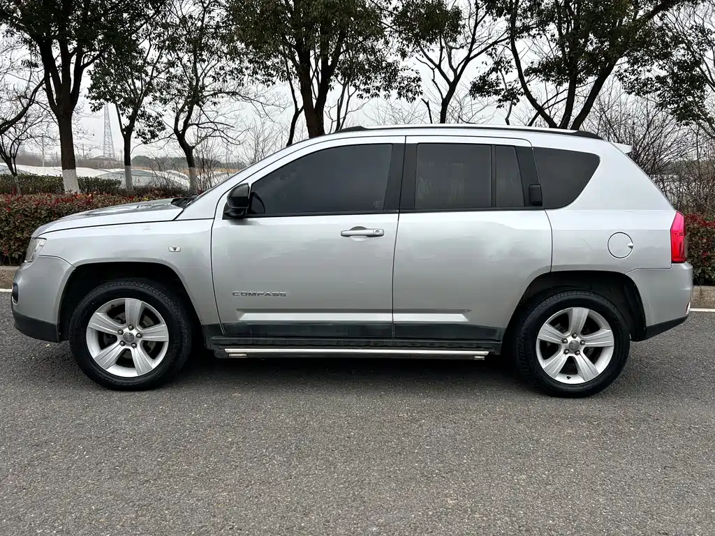 Jeep Compass 2012 — фото 3