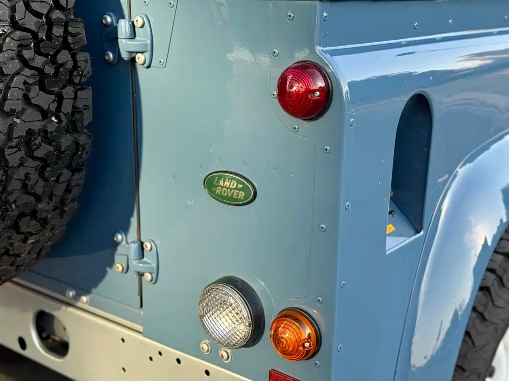 Land Rover Defender 2011 — фото 18