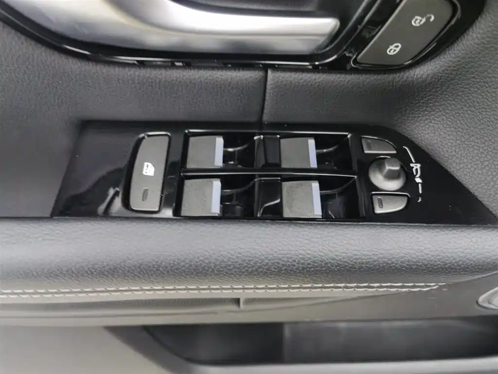 Land Rover Evoque 2018 — фото 9