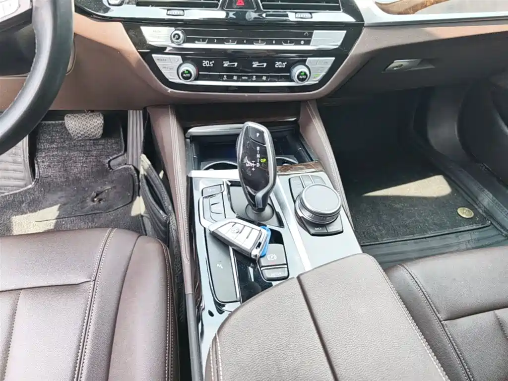 BMW 5 Series 2020 — фото 14
