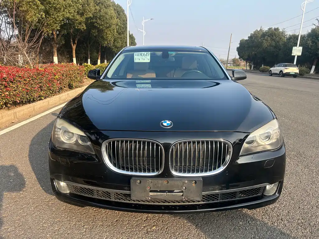 BMW 7 Series 2012 — фото 2