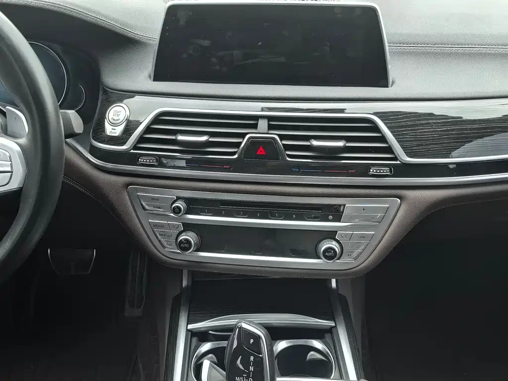 BMW 7 Series 2019 — фото 17