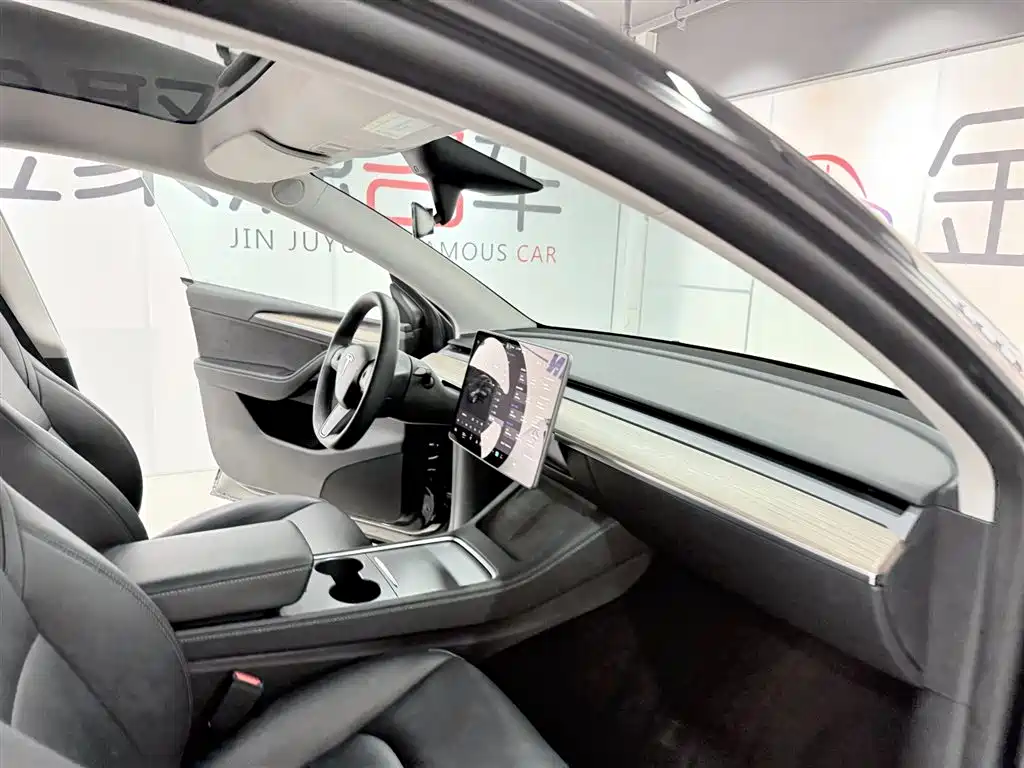 Tesla Model Y 2023 — фото 17
