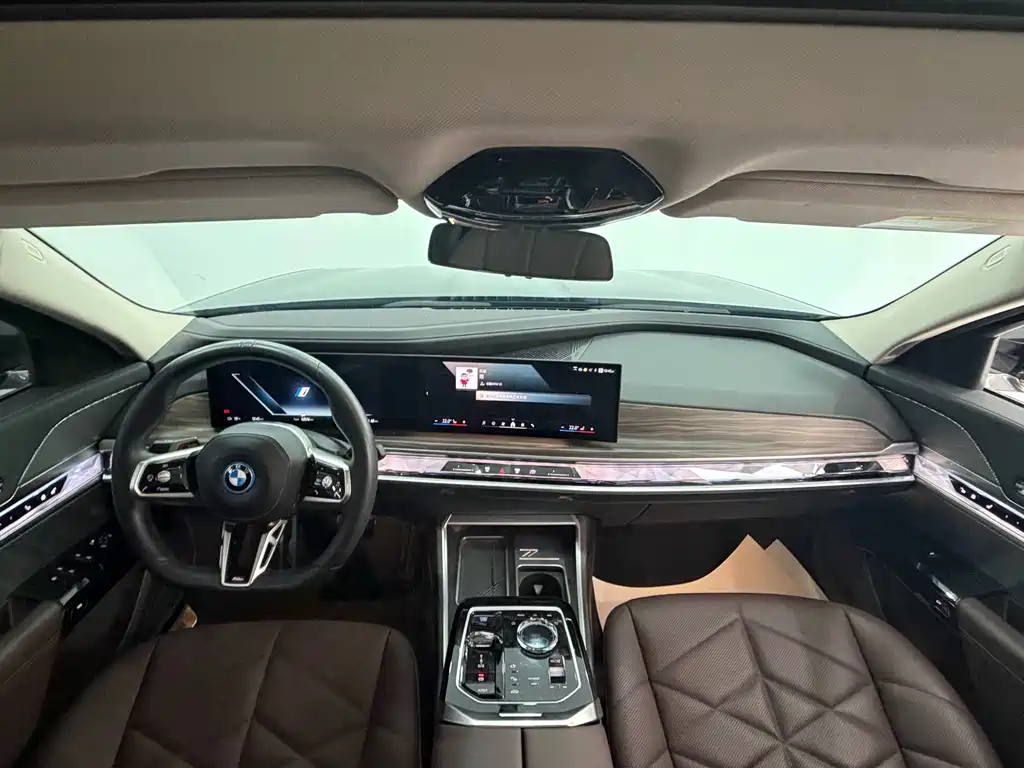 BMW i7 2024 — фото 3