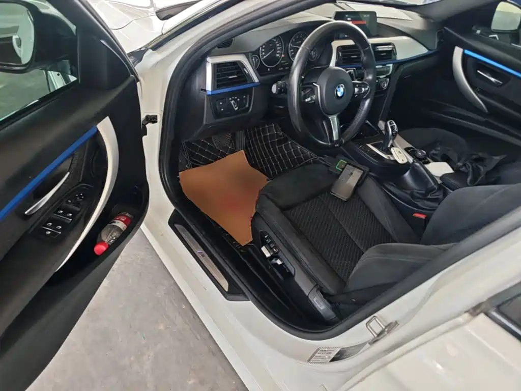 BMW 3 Series 2018 — фото 16