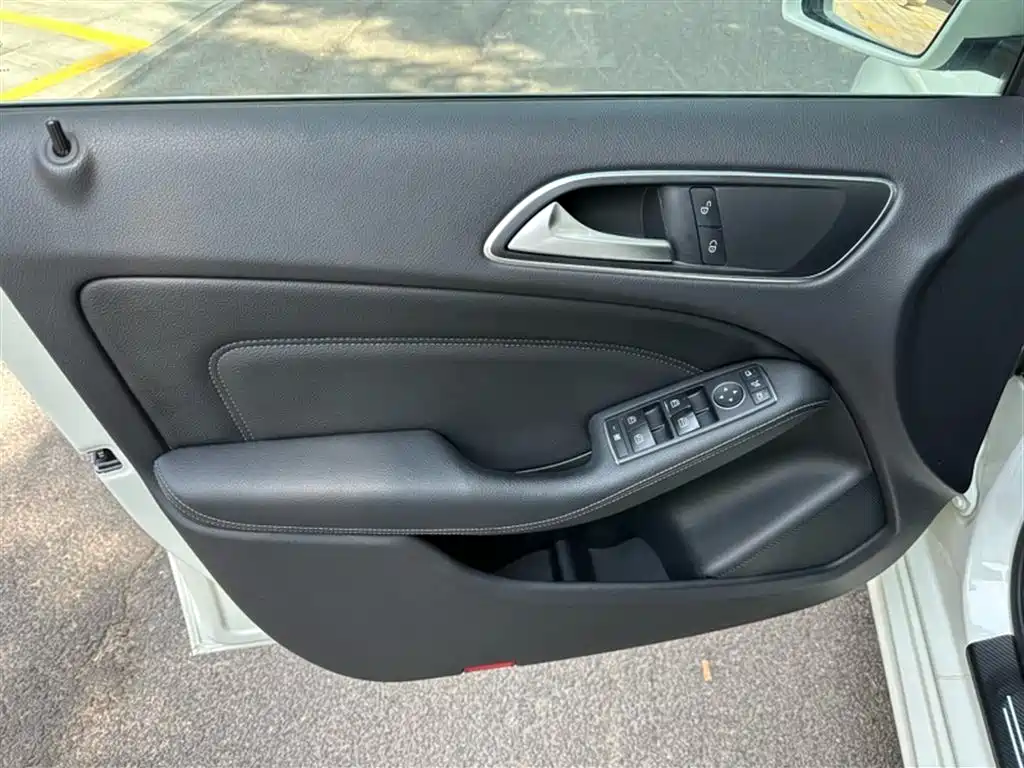 Mercedes-Benz B-Class 2017 — фото 17