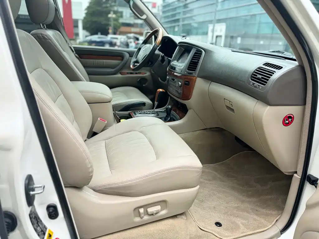 Lexus LX 2005 — фото 10