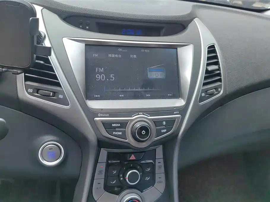 Hyundai Elantra Langdong 2016 — фото 13