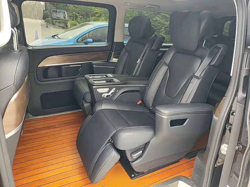 Mercedes-Benz V-Class 2022 — фото 17