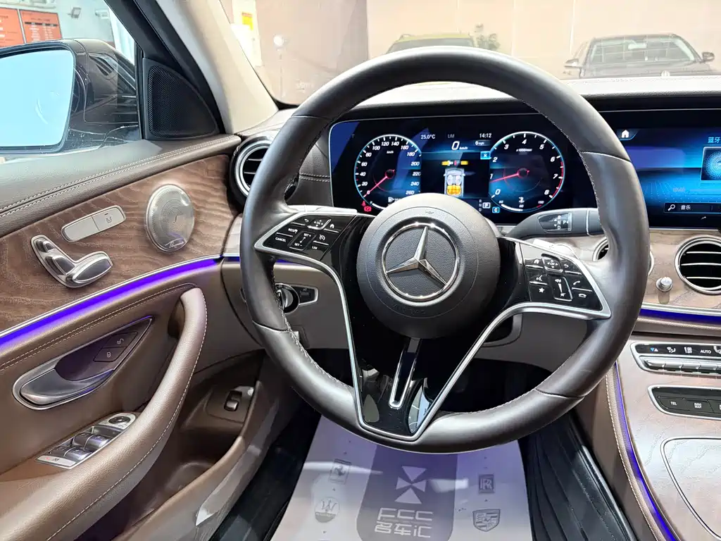 Mercedes-Benz E-Class 2022 — фото 13