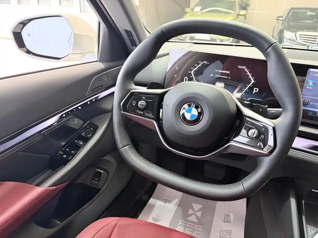 BMW 5 Series 2025 — фото 14