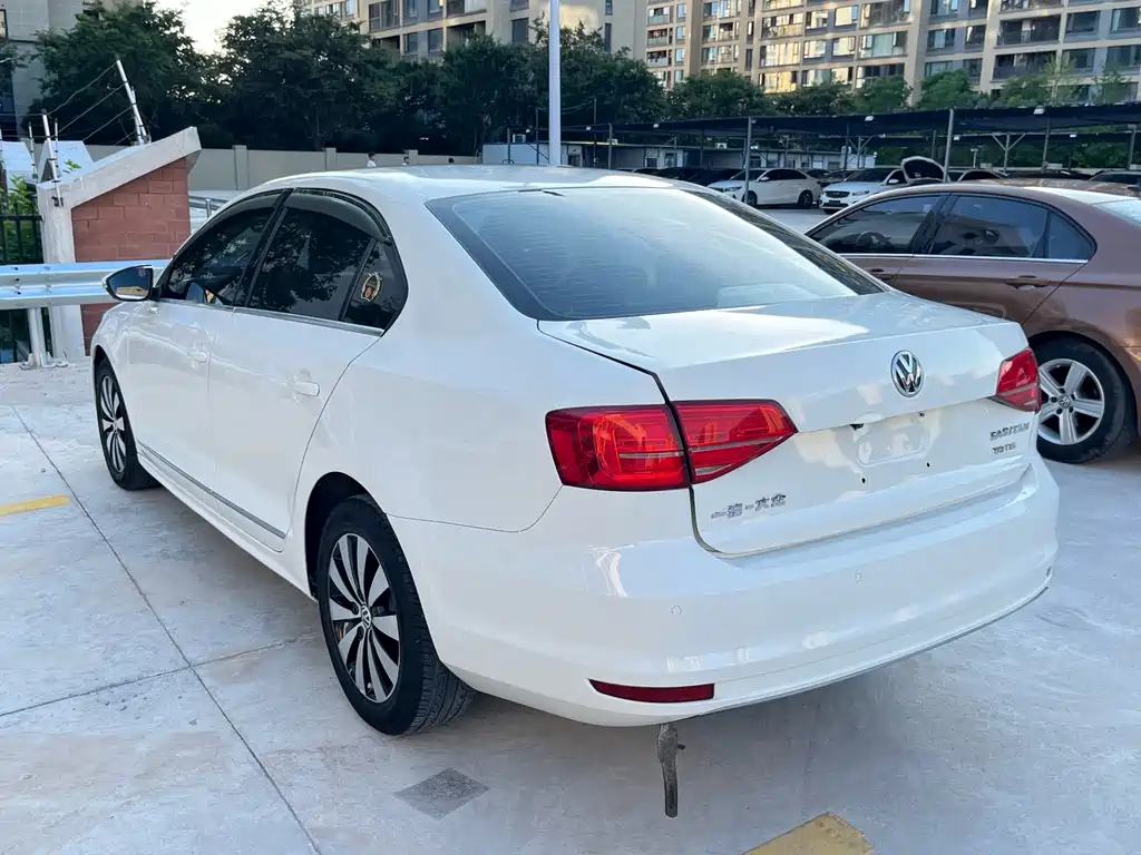 Volkswagen Sagitar 2018