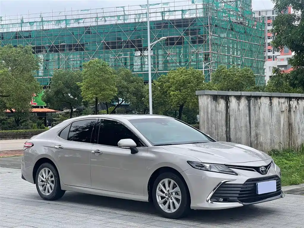 Toyota Camry 2023 — фото 3