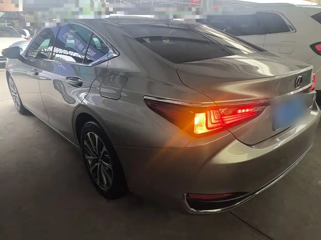 Lexus ES 2022 — фото 5