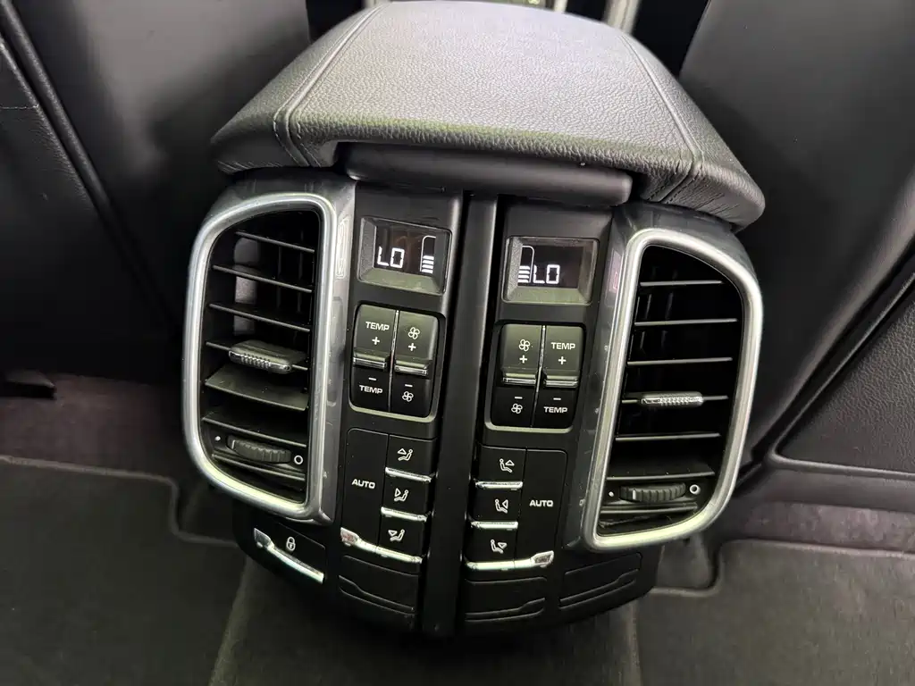 Porsche Cayenne 2015 — фото 18