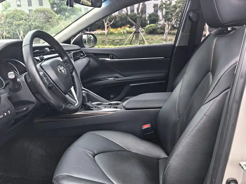 Toyota Camry 2018 — фото 4